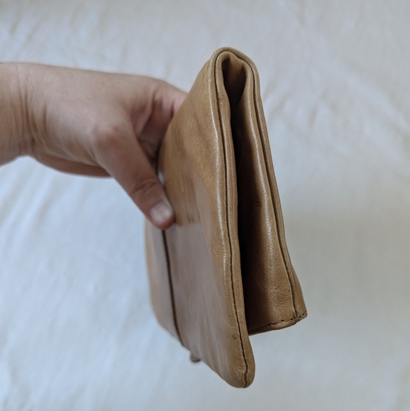 Hobo Camel Tan Leather Clutch Wallet Bag - Picture 6 of 13